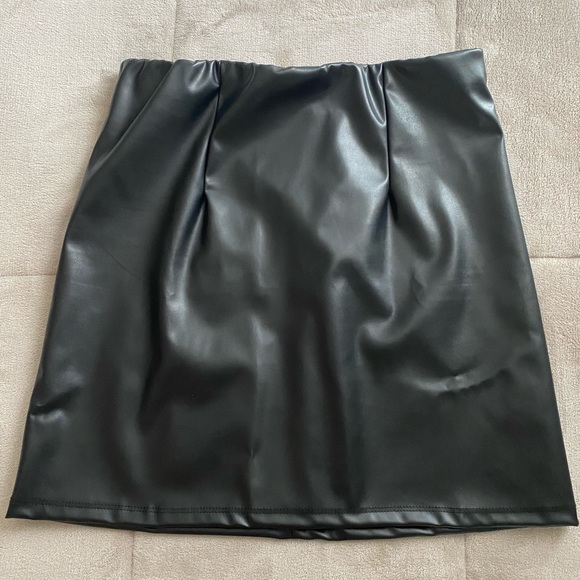 ASOS faux leather skirt - Picture 1 of 3